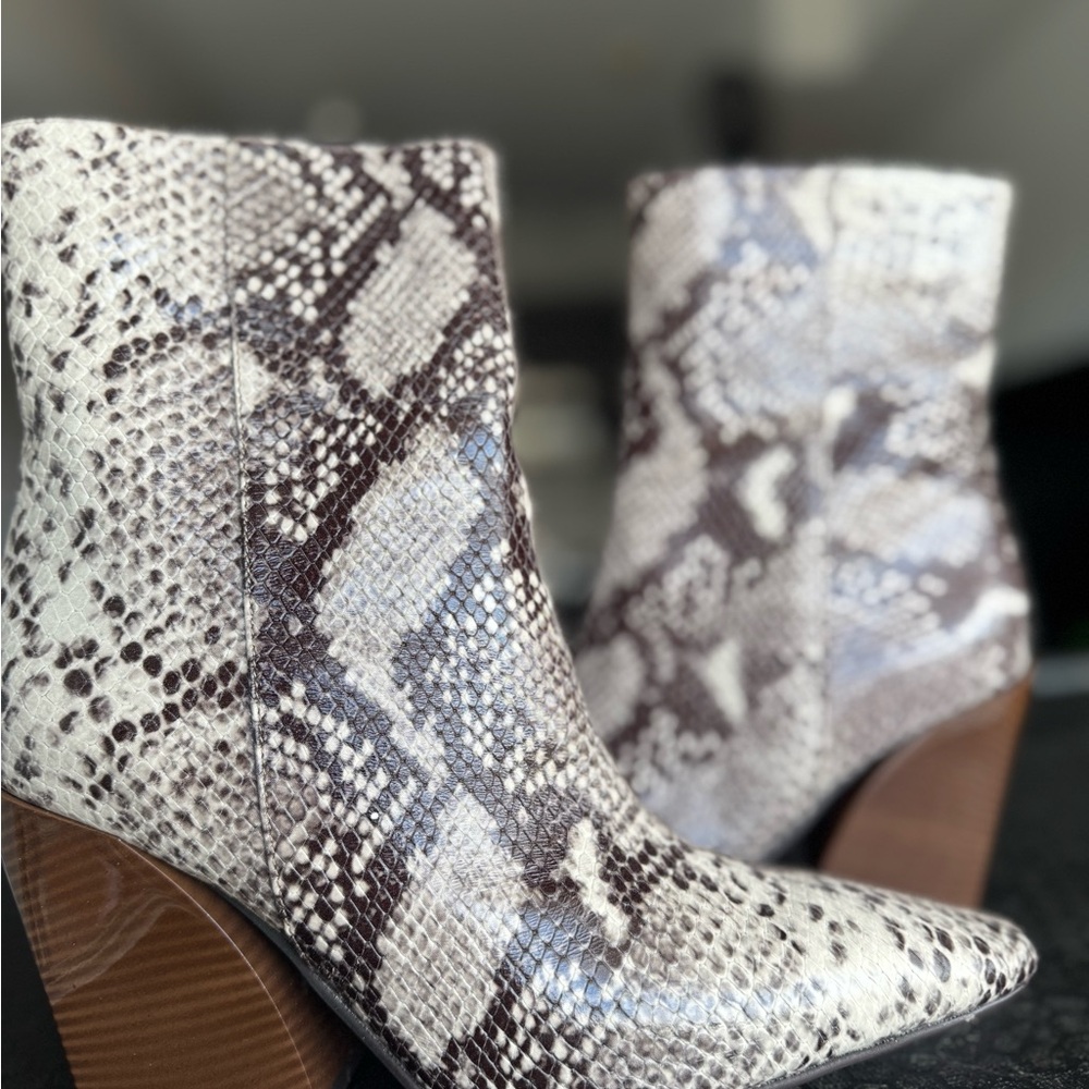 Elle Snakeskin Pattern Ankle Boots